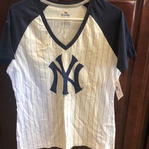 Women’s NY Yankees t-shirt NEW